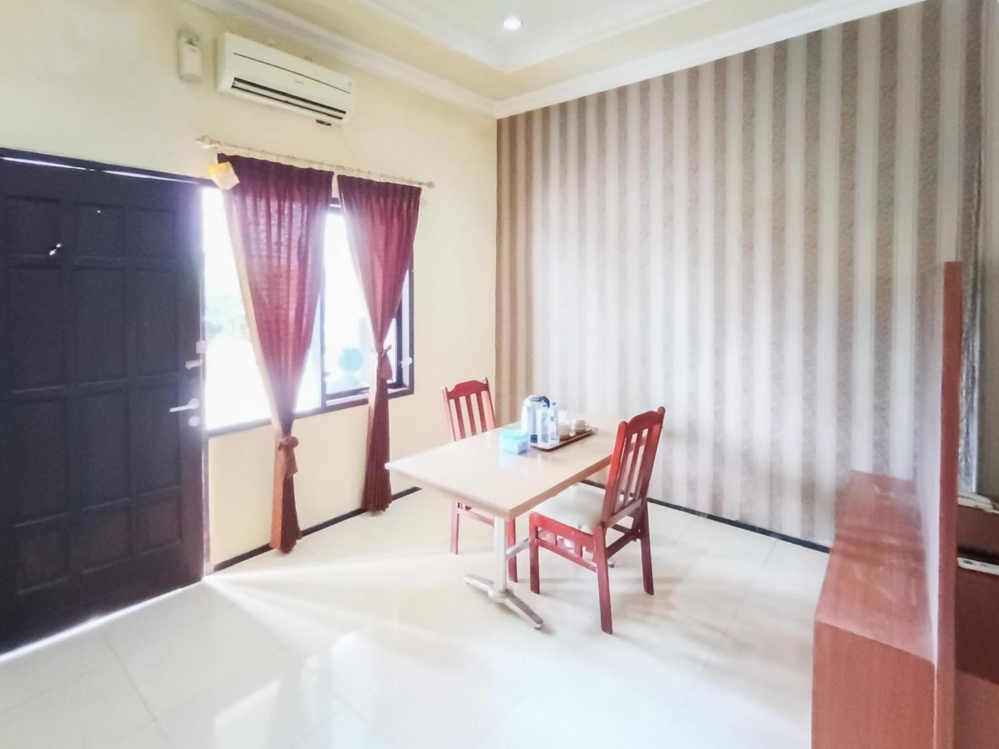 فندق Gita Puri Redpartner Blitar المظهر الخارجي الصورة